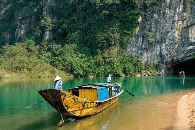 Visit Paradise Cave - Phong Nha Cave