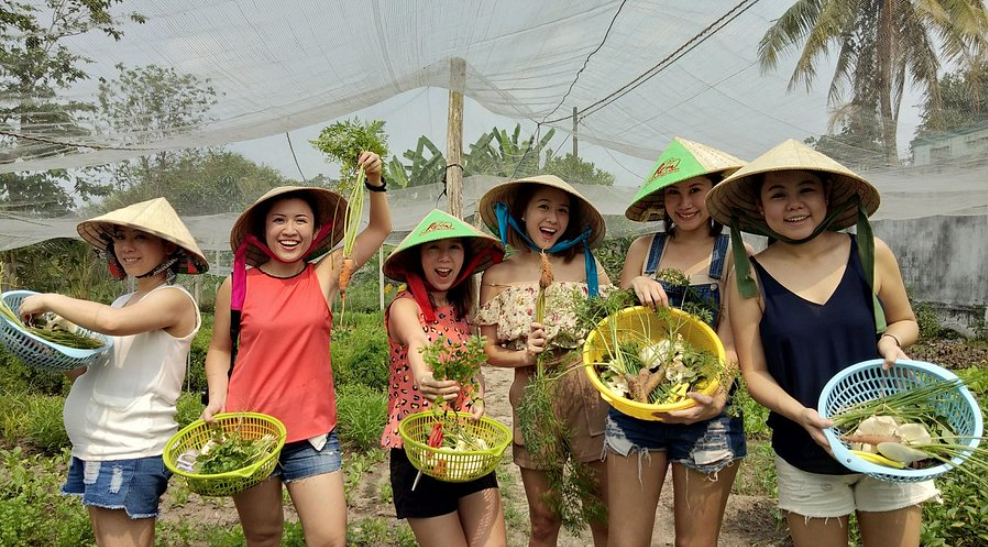 Nấu Bếp Việt & Khám Phá Địa Đạo Củ Chi