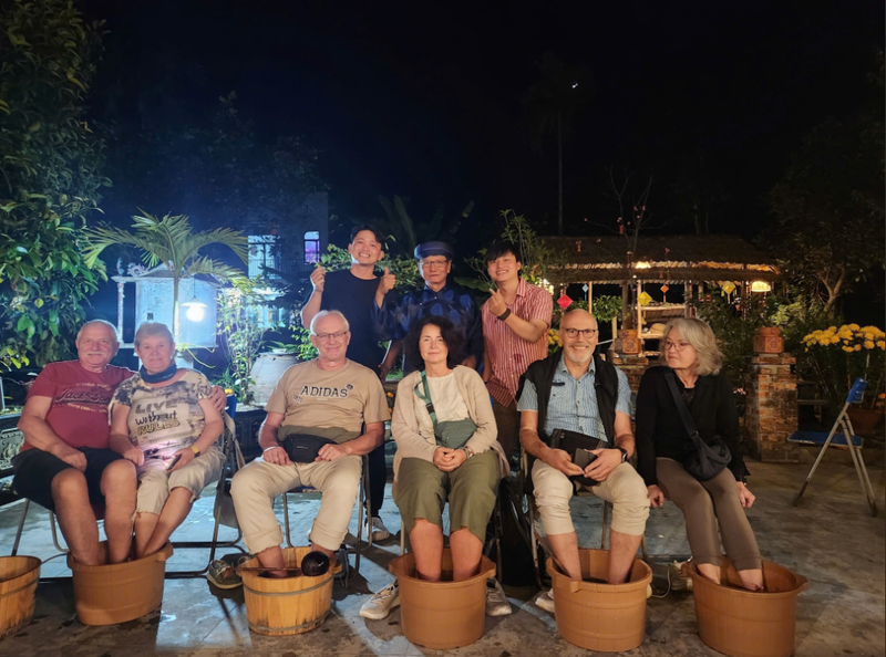 Soak your feet in herbal water at Phuoc Homestay (2)