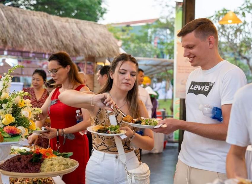 Walking Tour - Exploring Hue cuisine