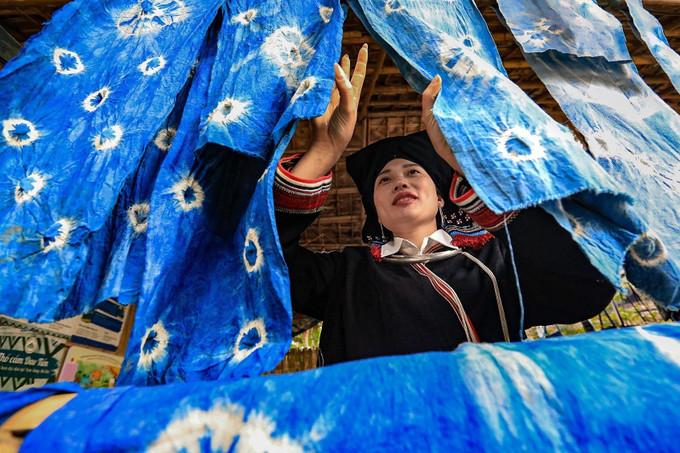 Experience Indigo Dyeing in Sung Village (2)