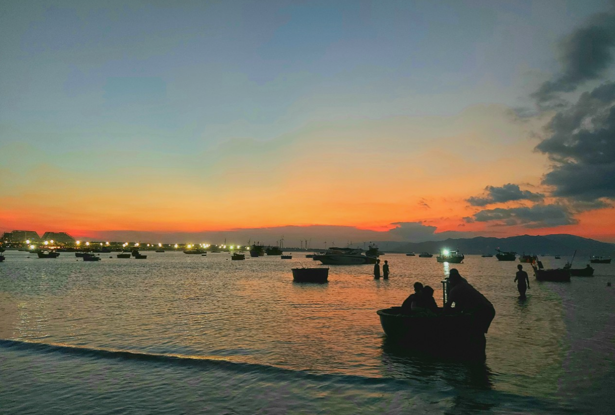 Trải Nghiệm Câu Mực Đêm – Làng Chài Nhơn Lý