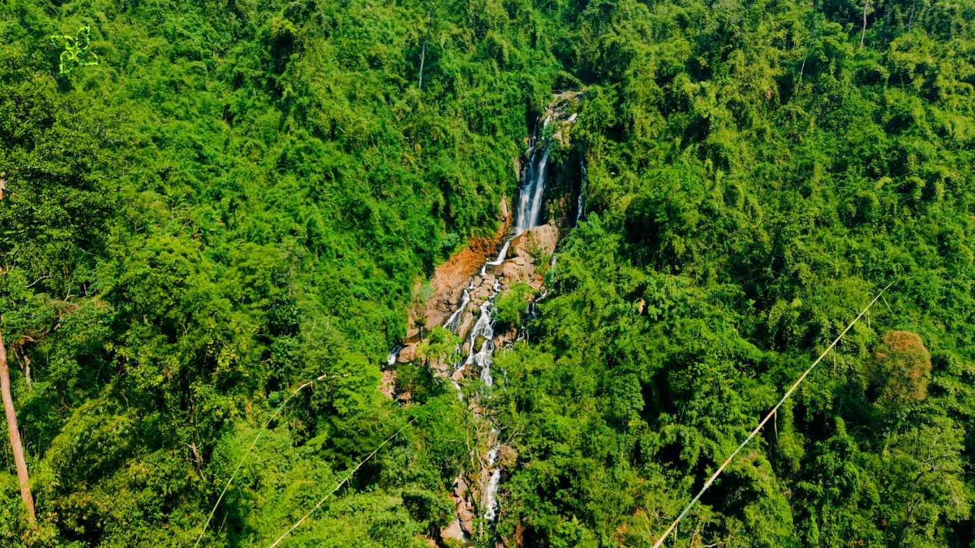 Mysterious waterfall near the Laotian border (2)