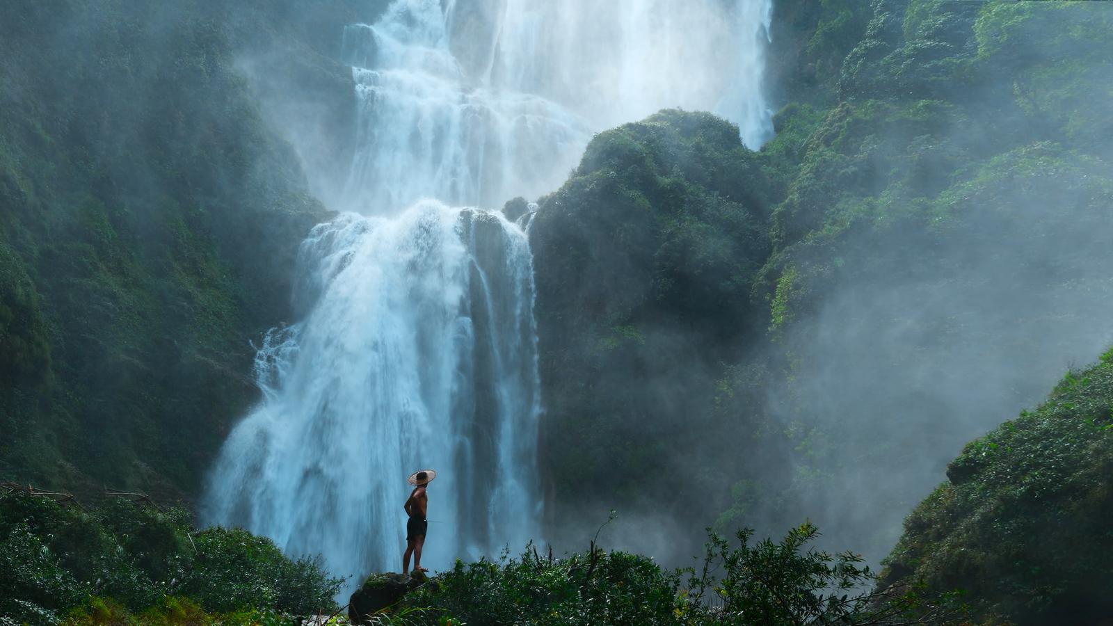 Wander into the primitive beauty of Nặm Me Waterfall (3)