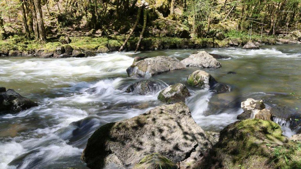 Waterfalls upstream of the Thuong Lo River (Da Nang) (2)