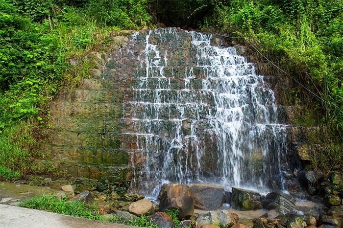 Thác nước Hòn Sơn (3)