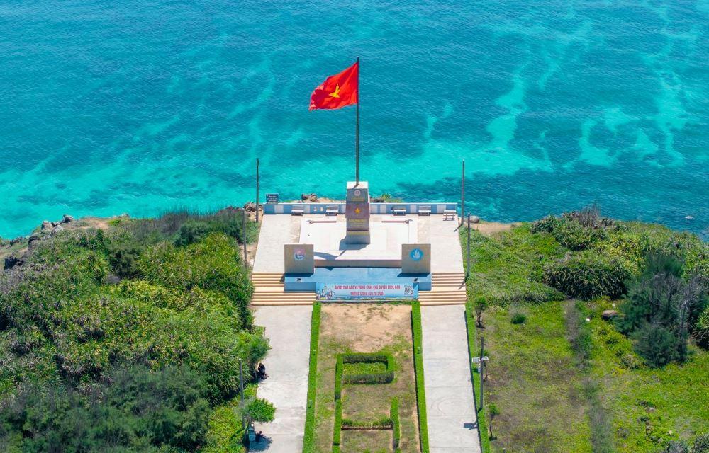 Phu Quy Flagpole (3)