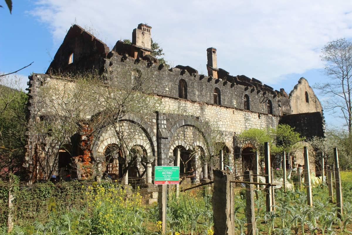 Ta Phin Ancient Monastery