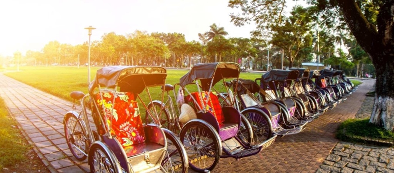 Experience Hue cuisine by cyclo. (3)