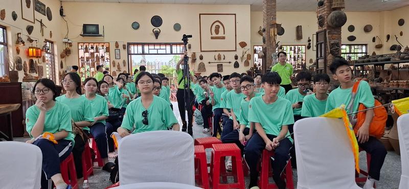 Experience the Cham Bau Truc Pottery Village (with presentation and artisans) (2)