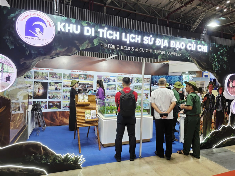 Khám Phá Địa Đạo Củ Chi Và Thành Phố Hồ Chí Minh (1)