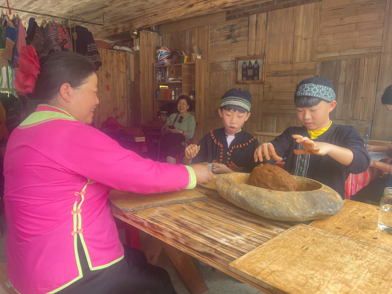 Văn hóa dân tộc Giáy - Làm hương (1)