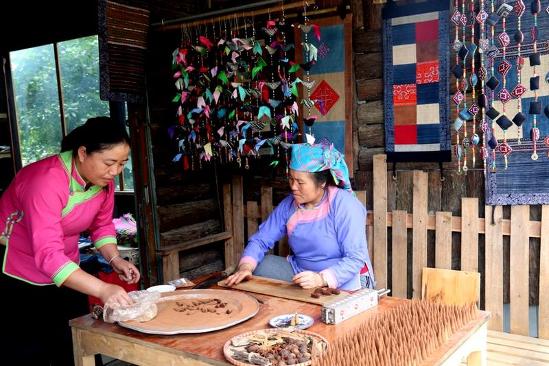 Văn hóa dân tộc Giáy - Làm hương (4)