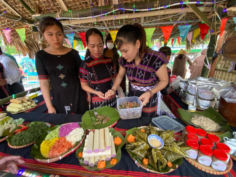 https://files.locallife.asia/images/800/1763544727115-image.jpg
