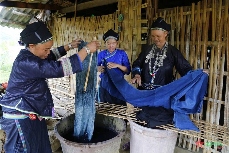 Experience Indigo Dyeing in Sung Village (4)