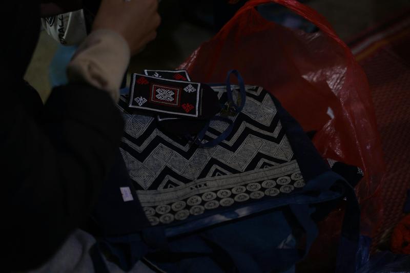 Experience Brocade Weaving in Sung Village (5)