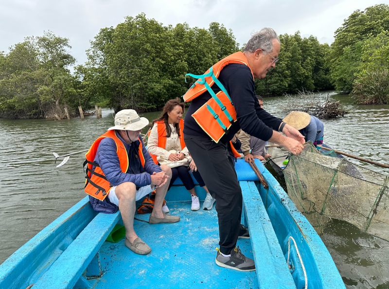 Experience Con Chim - SUP Rowing & Wetland Life (4)