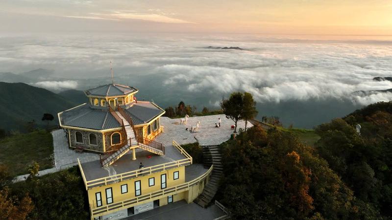 Bach Ma Trekking Tour - Full Day (4)