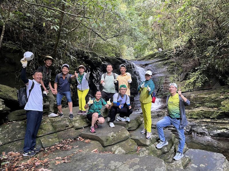Bach Ma Trekking Tour - Full Day (2)