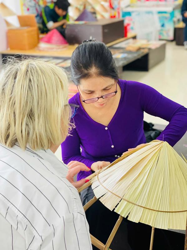 Experience making conical hats - Hue (2)