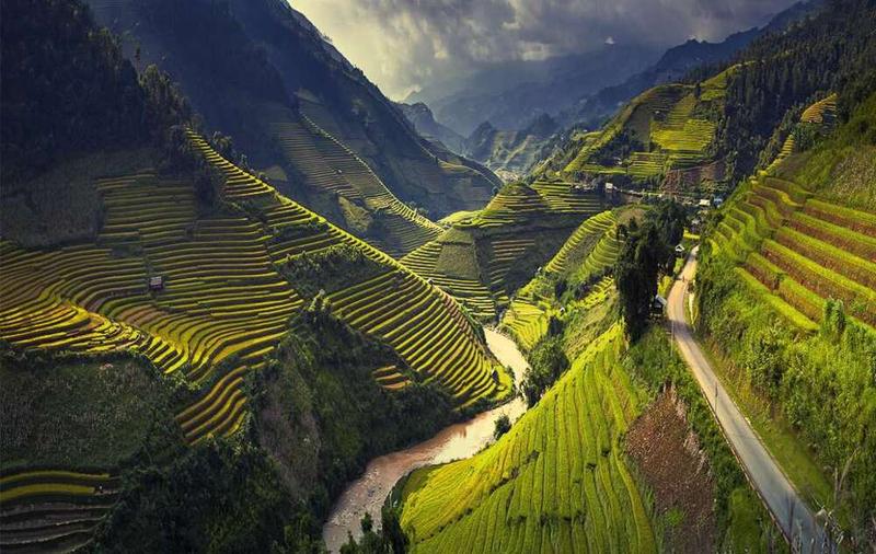 https://files.locallife.asia/images/800/1777015099580-kham-pha-doc-tham-ma-cung-duong-deo-day-an-tuong-tren-dat-ha-giang-07-1642624079.jpg