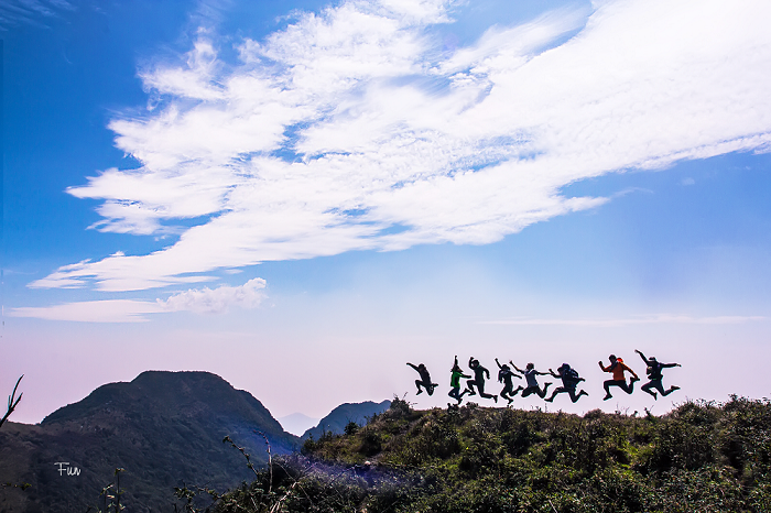 https://files.locallife.asia/images/800/1777120092125-trekking-lung-cung-yen-bai-6.png