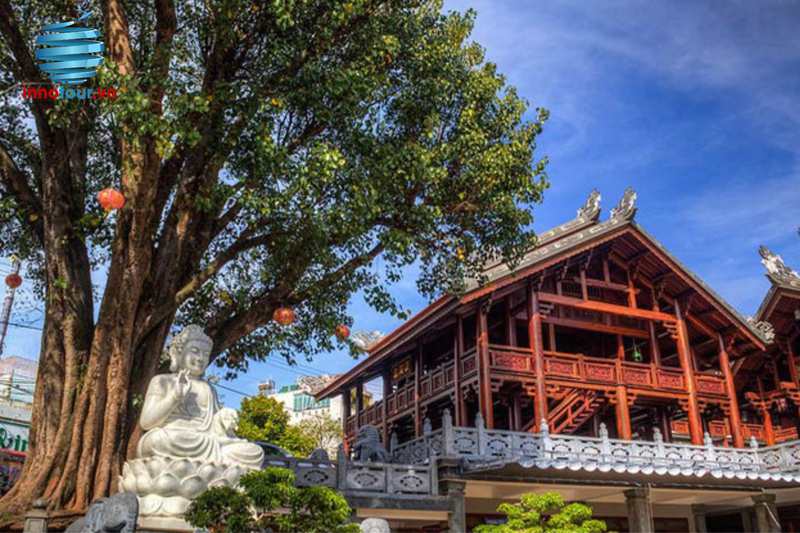 Sac Tu Khai Doan Pagoda Experience