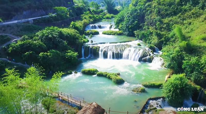 https://files.locallife.asia/images/800/1777256296064-congluan-cdn.congluan.vn-files-content-2024-02-27-_ve-mien-non-nuoc-trung-khanh-ngam-nhin-ve-dep-tho-mong-cua-thac-co-la-230822795.jpg
