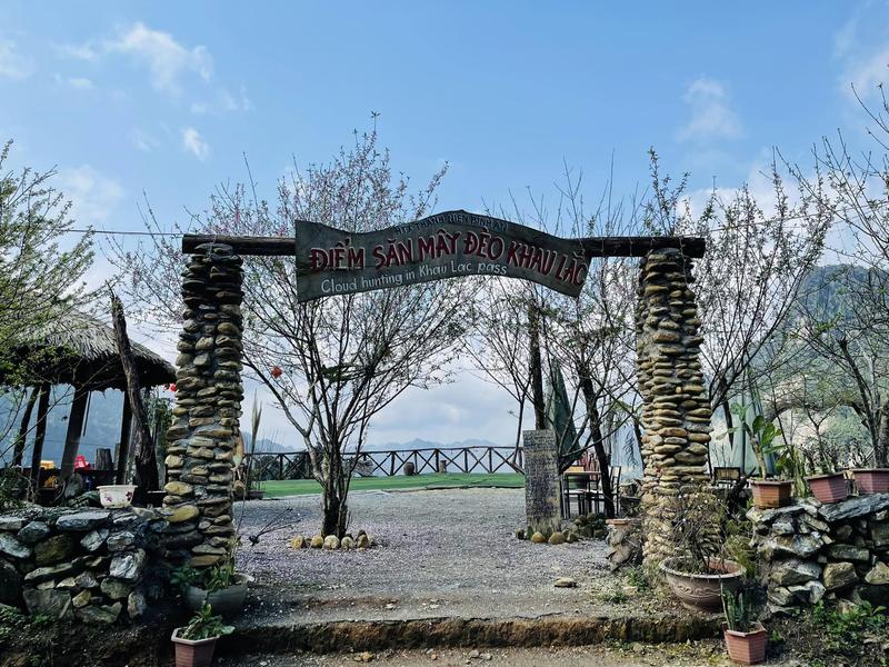 Khau Lắc Pass Summit Experience