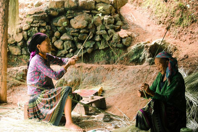 https://files.locallife.asia/images/800/1777281091282-ngoi-lang-co-hon-100-nam-tuoi-khung-canh-dep-tua-nhu-tranh-o-ha-giang-10-1637102166951-16371021671051784604964.jpg