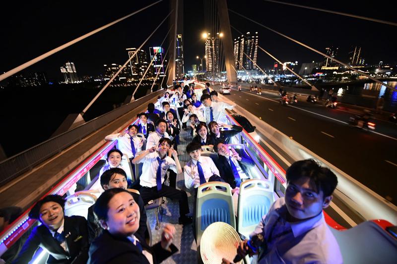 Tour Xe Buýt Mở Mui Đêm Khu Vực Thành Phố Hồ Chí Minh (4)
