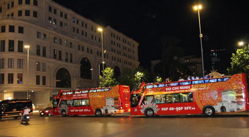Tour Xe Buýt Mở Mui Đêm Khu Vực Thành Phố Hồ Chí Minh (5)