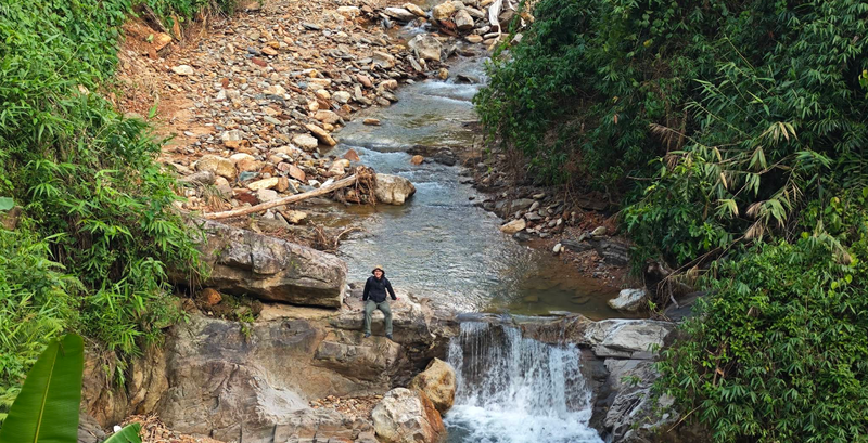 Waterfalls upstream of the Thuong Lo River (Da Nang) (3)