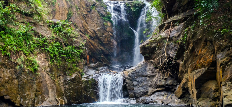Waterfalls upstream of the Thuong Lo River (Da Nang) (5)
