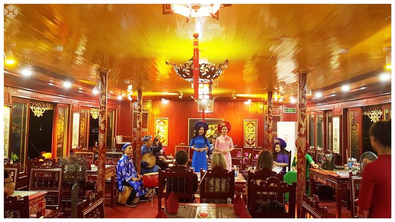 Ca Huế trên sông Hương (2)