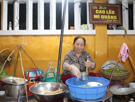 Cao Lau Di Hat - 55 years (1)