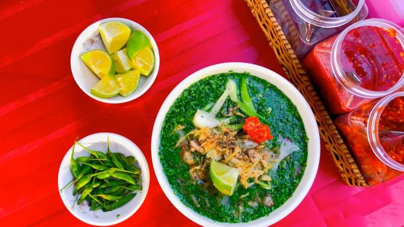 Fish Cake Noodle Soup with Chives and Shredded Fish (1)