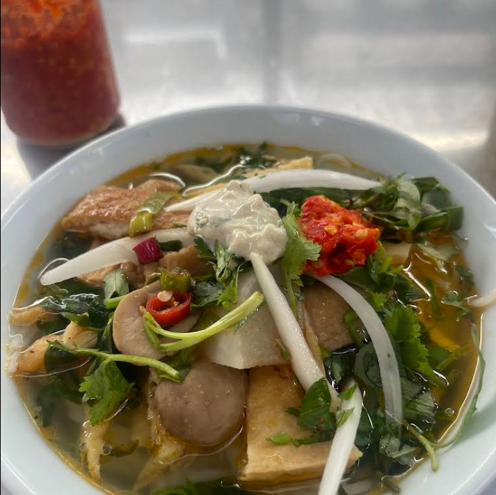 Bún Bò Huế Vỉa Hè Cô 10 (1)