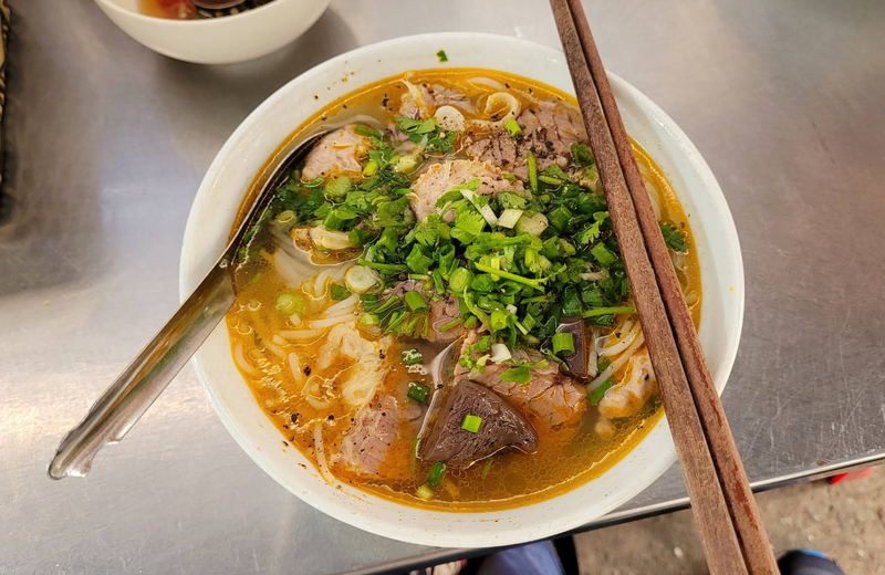 Bún Bò Huế Vỉa Hè Cô 10 (2)