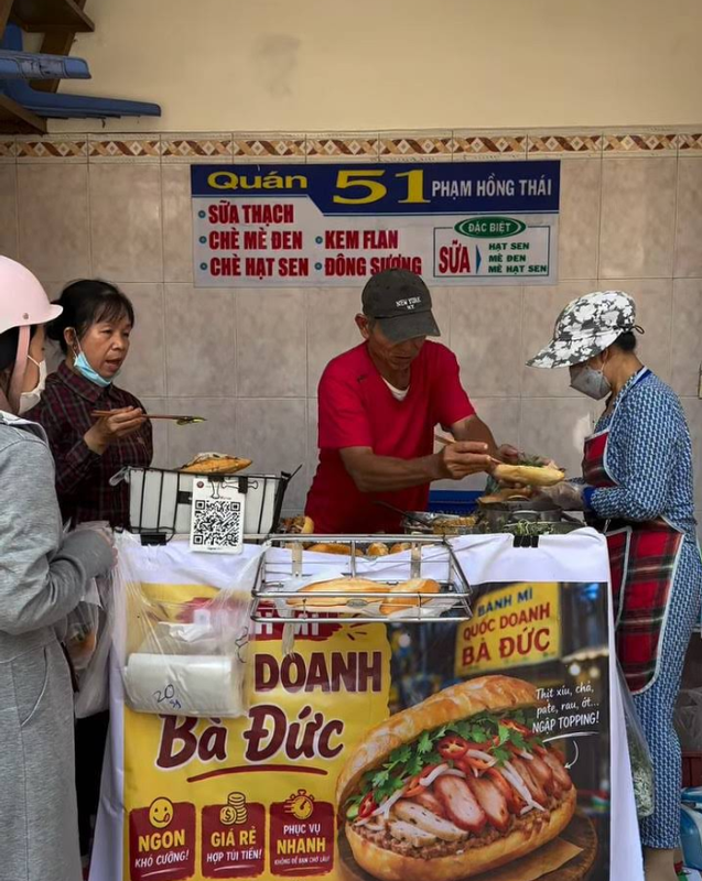 Bánh mì chả vỉa hè  (1)