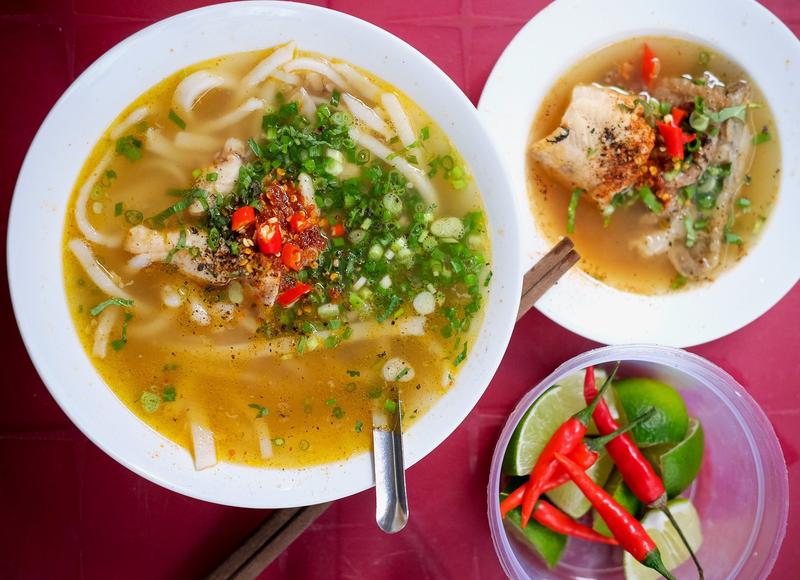 75 Oyster Porridge & Noodle Soup Shop (2)