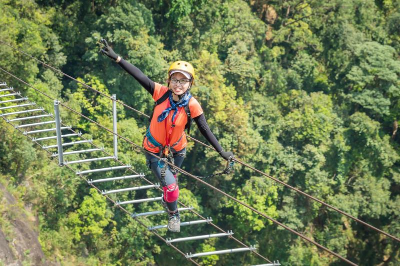 Explore Bach Ma Mountain in one day. (3)