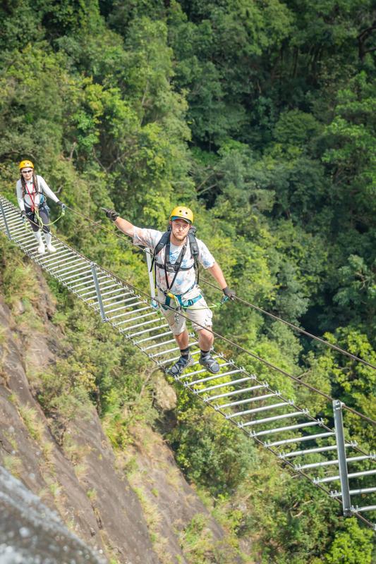 Explore Bach Ma Mountain in one day. (6)