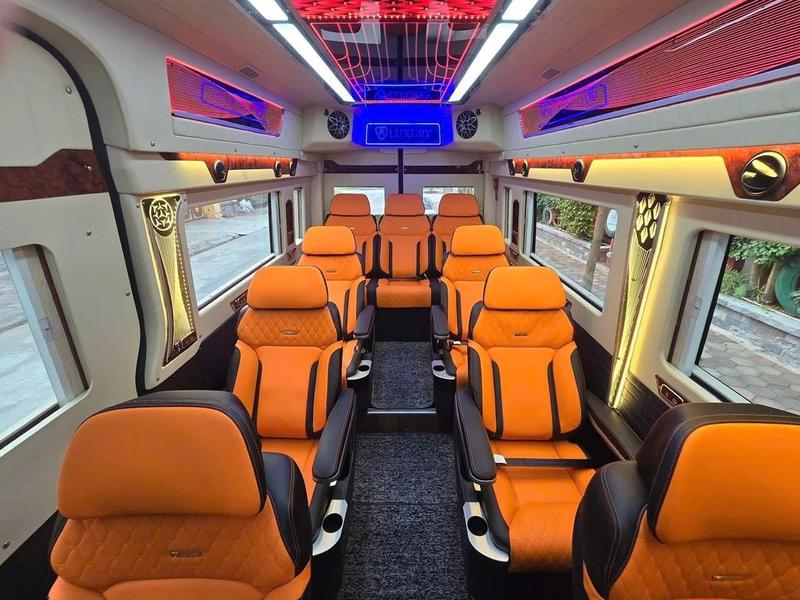 9-seater limousine from Hoi An to Hue (Bach Ma) (4)