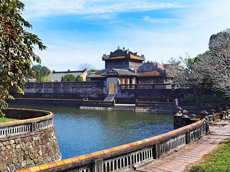 https://files.locallife.asia/images/800/1791797770704-e981983e-c318-4c8b-bb87-98da48b73e8b-Hue_palace_2_1600x1200.jpg