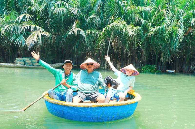 https://files.locallife.asia/images/800/1792116495440-0c017aef-9c00-4b2a-acd4-c24902184942-z7921668600798_2c56a9eb114bfa90e9d85a2157df35ee.jpg