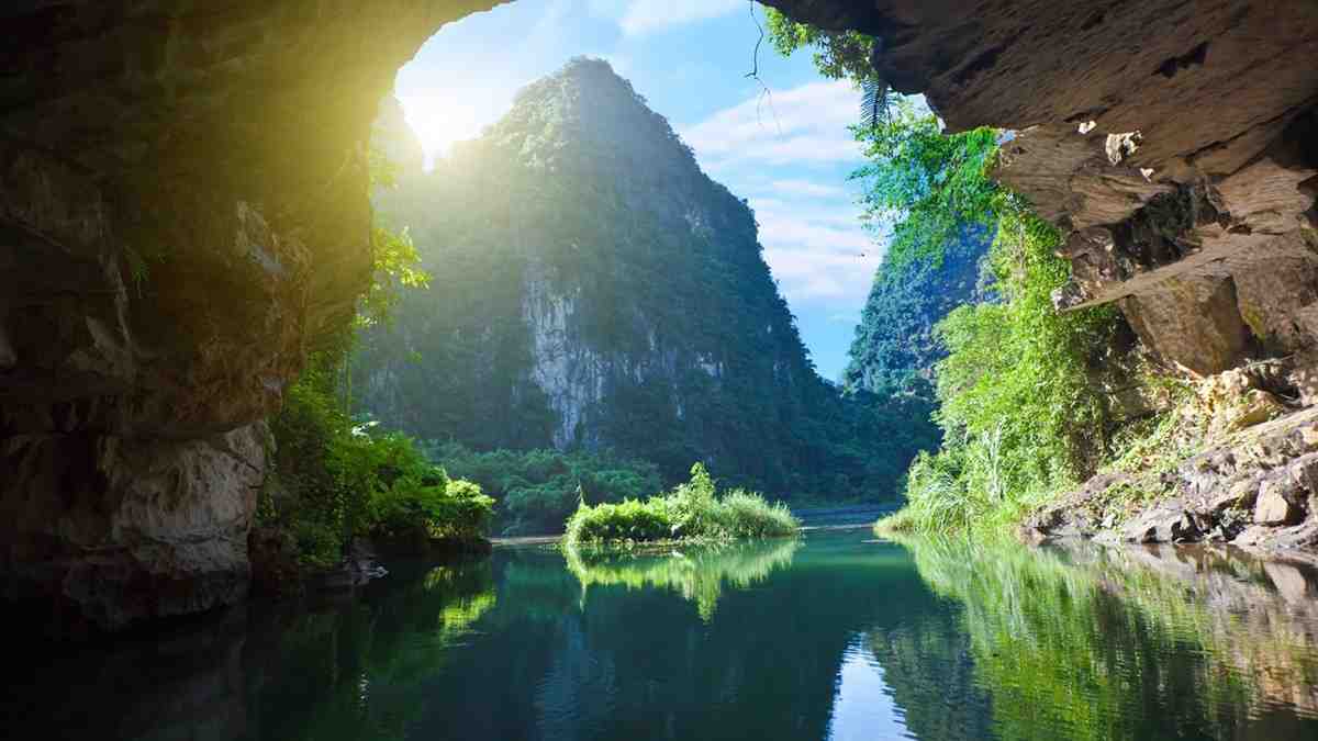 https://files.locallife.asia/provinces/quang-binh.jpg